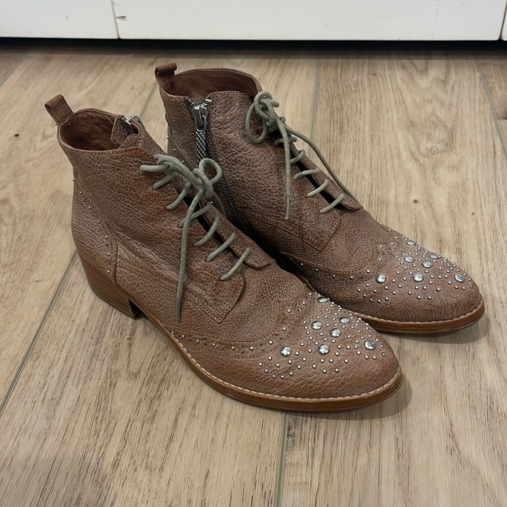 Donald J Pliner boots